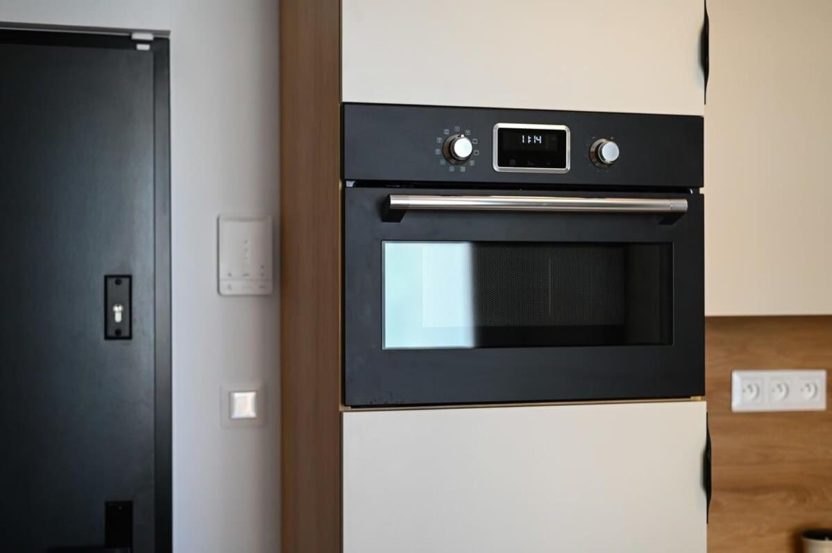 City Center Studio - Comfy & Modern Bratislava Exterior foto